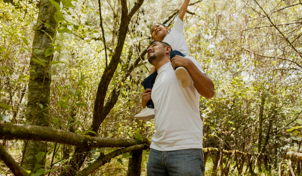 Balance entre el tiempo de pantalla y actividades al aire libre